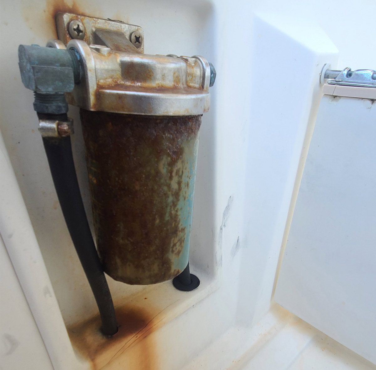 Should I Run My Outboard Out Of Gas?